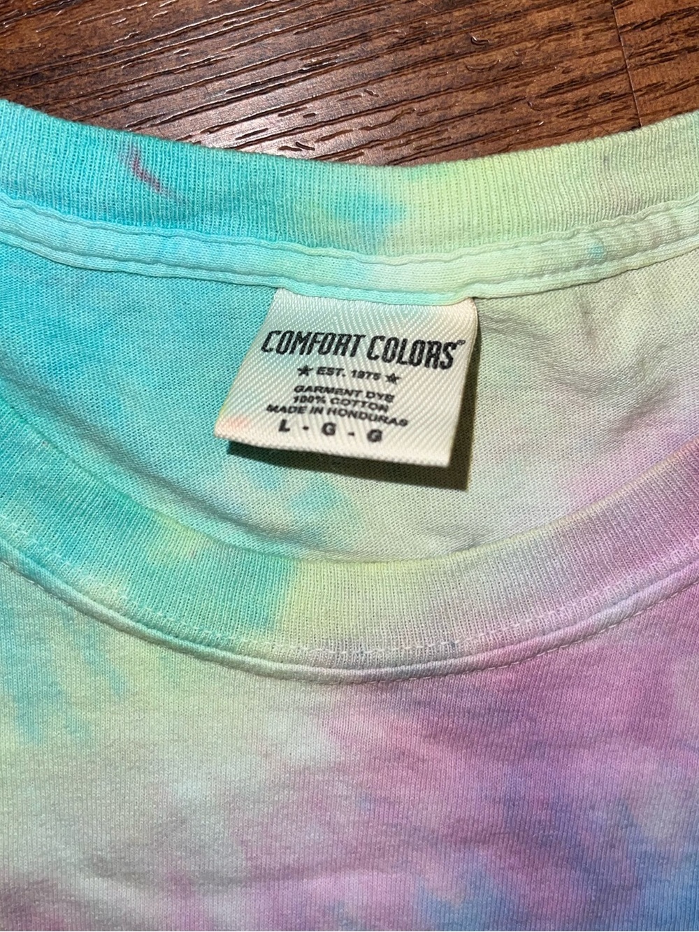 St Simons Island Tie Dye Graphic Dog Print Pink, Green & Blue T-Shirt Size L - Picture 9 of 9